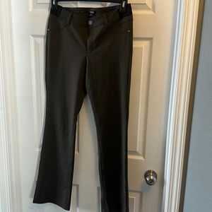 Simply Vera, Vera Wang. Women’s pants size M. Army green.